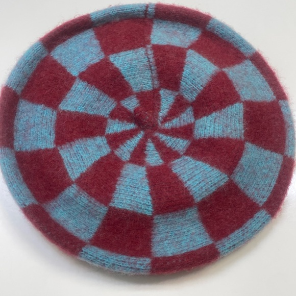 Urban Outfitters Accessories - NWT URBAN OUTFITTERS beret